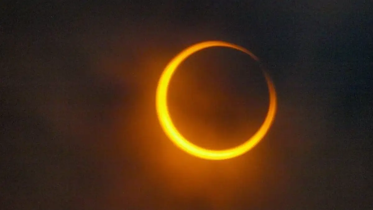 Eclipse solar anular cria Anel de Fogo hoje