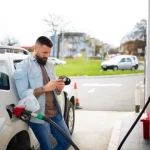 Combustível nas alturas: dicas essenciais para economizar na condução