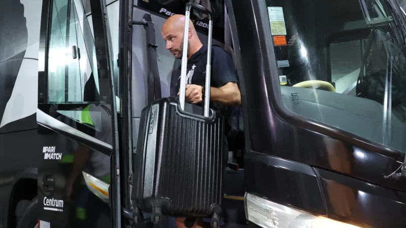 Comentarista critica: 'John Textor inventou mais um treinador' no Botafogo