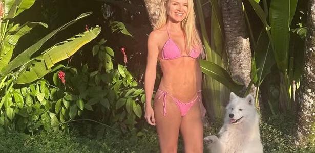 Eliana exibe beleza de biquíni rosa em dia ensolarado e radiante