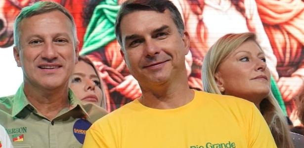 Flávio Bolsonaro revela: se vencer, subirá rampa do Planalto com pai