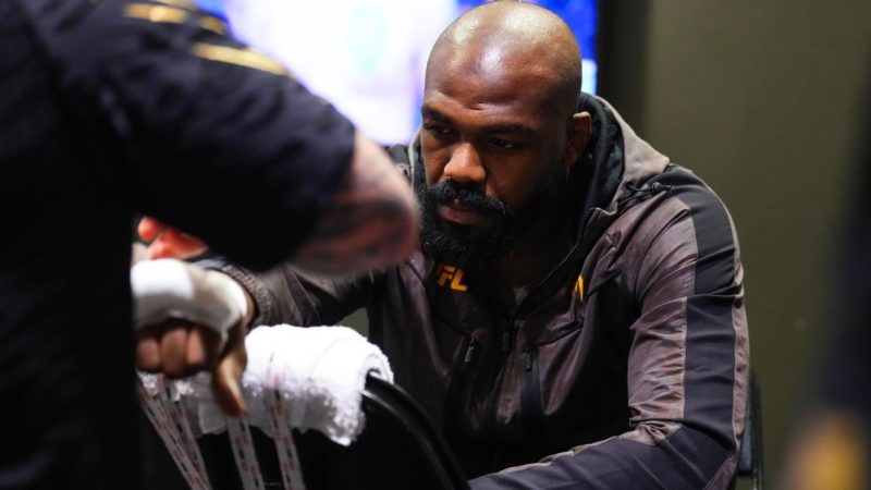 Jon Jones elogia Alex Poatan em momento de dúvida sobre aposentadoria: 'Pessoa de classe'