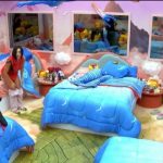 Jordana surpreende ao tirar roupa ao vivo e deixa Tadeu Schmidt em choque